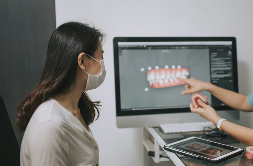 Dantų tiesinimosi kapos ar breketai?