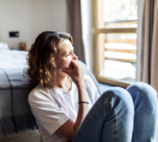 Kaip emocijos kaupiasi kūne ir sukelia fizinius simptomus