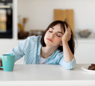 Kodėl net ir po sočių pusryčių jaučiatės išsekę